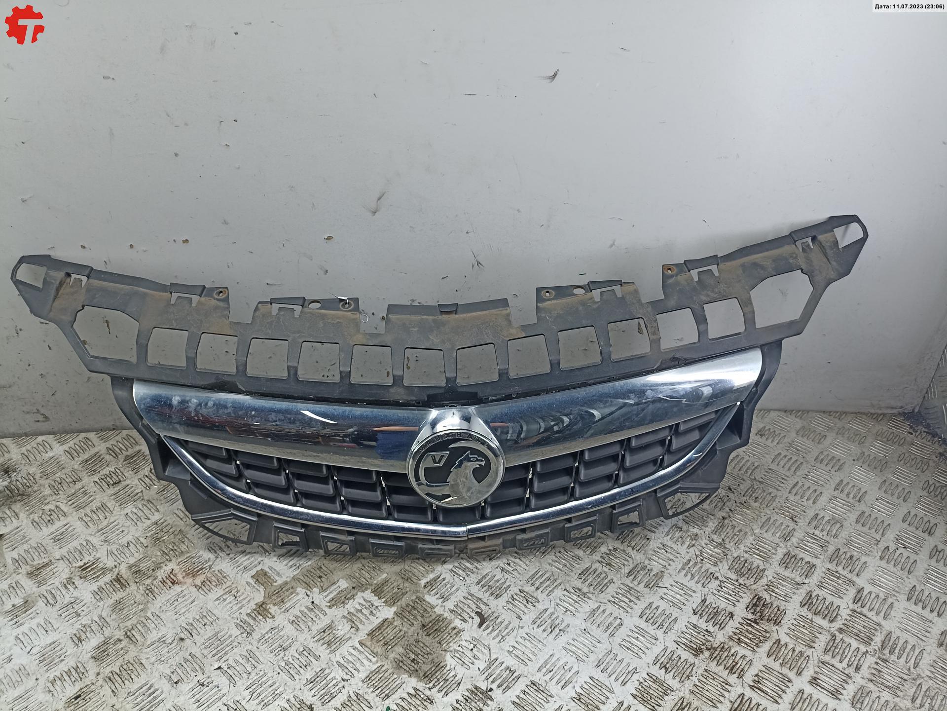 Решетка радиатора (капота) - Opel Astra J (2010-2017)